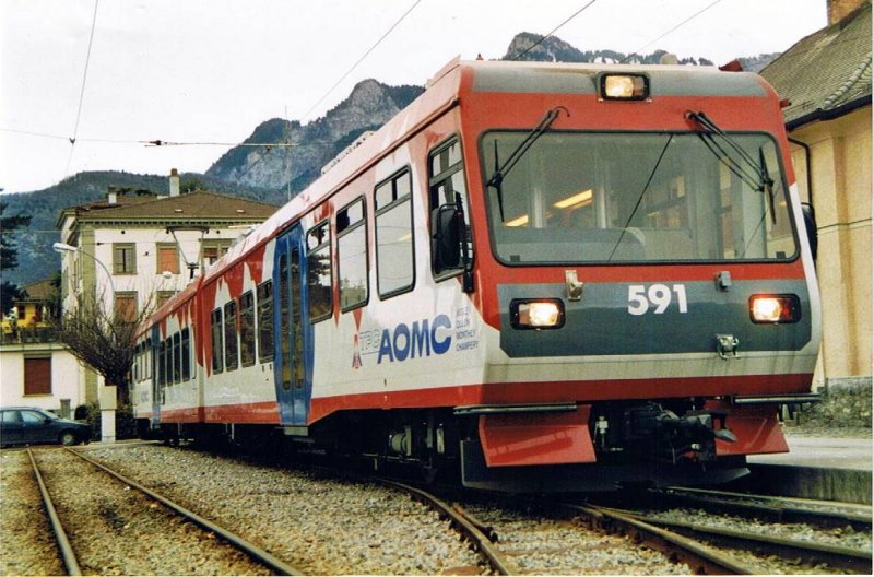 Beh 4/8 der AOMC/TPC wartet am 20.05.2003 in Aigle auf die Abfahrt nach Champery.Hinweis:Gescanntes Foto.