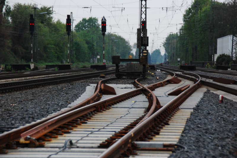 Bei Anblick dieser Schienenfhrung htte sich Christian Anders wohl sofort an seinen Song  Es fhrt ein Zug nach nirgendwo  erinnert. Man achte auf die Weichenstellung...