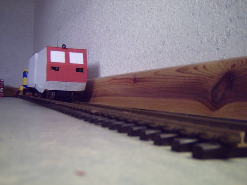 Bei diesem Phantasiefahrzeug fehlen noch der Stromabnehmer und die Embleme.