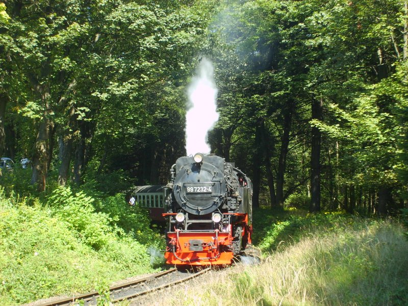 Bei Drei Annen f�hrt die Strecke an dem Waldgasthaus in einer langen Steilen Kurve nach oben ur Stra�e vorbei. 5.8.2007 15:15
