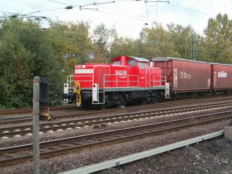 Bei gutem Wetter zieht 294 890 einen Zug zum Opelwerk.(18.10.07)