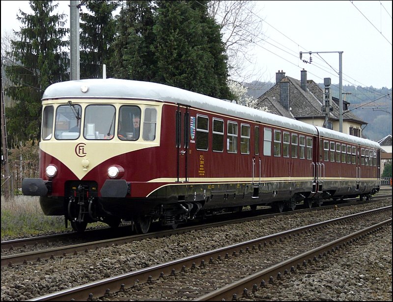 Bei der heutigen Sonderveranstaltung zu Gunsten des  Tlvie , durfte natrlich auch der Triebzug 208  Westwaggon  nicht fehlen. Fr sein Alter, war er noch recht flott unterwegs in Lorentzweiler am 20.04.08. 