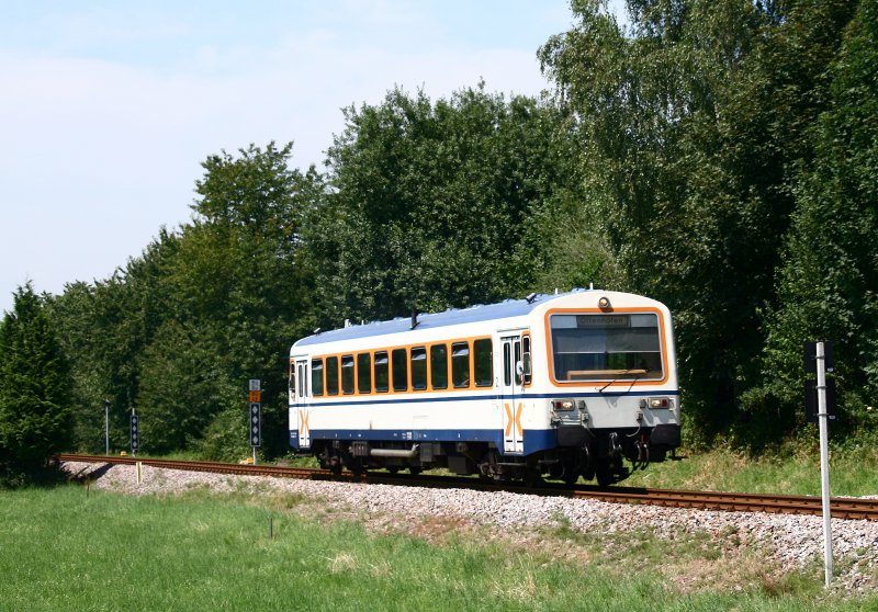 Bei Kappelrodeck rollt der VT 125 gem�tlich Richtung Ottenh�fen. Die Aufnahme entstand am 31. Juli 2008.