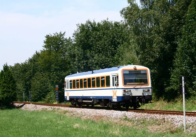 Bei Kappelrodeck rollt der VT 125 gemtlich Richtung Ottenhfen. Die Aufnahme entstand am 31. Juli 2008.