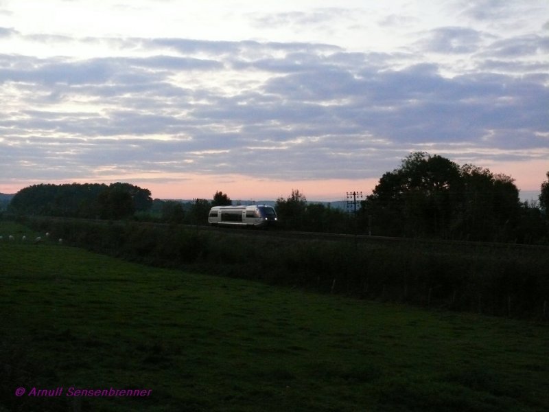 Bei Lure an der franzsischen Ostbahn eilt dieser SNCF-X73500 abends im letzten Licht Richtung Belfort.

Hier habe ich dann -um noch ein Bild machen zu knnen- die ASA1600 ausgepackt :-)

10.01.2009
