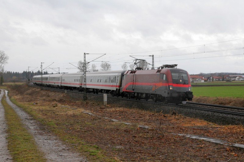 Bei schlechten Wetter fotografierte ich die 1116 200  Spirit of Vienna  in Hattenhofen. (14.03.2008)