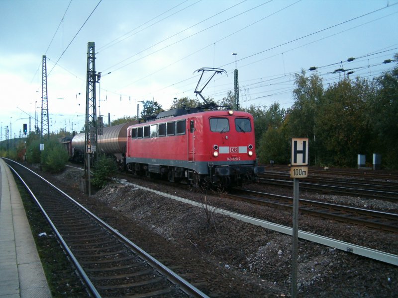 Bei sch�nem Wetter ist 140 828 am18.10.07 in Bochum Langendreer
West unterwegs.