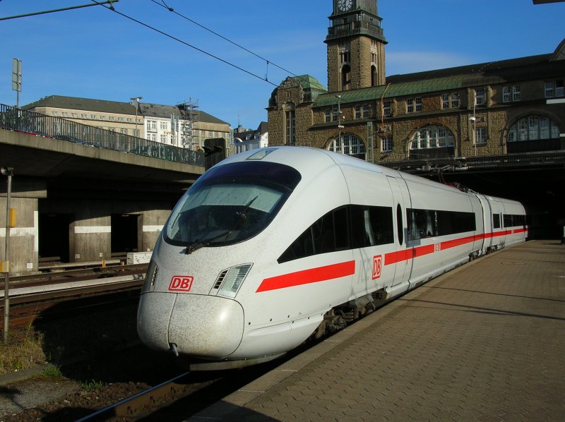 Bei schnstem Sonntagswetter stand am 22.04.07 dieser ICE-T am Hamburger Hbf. Leider schon mit neuer Bemalung :-(