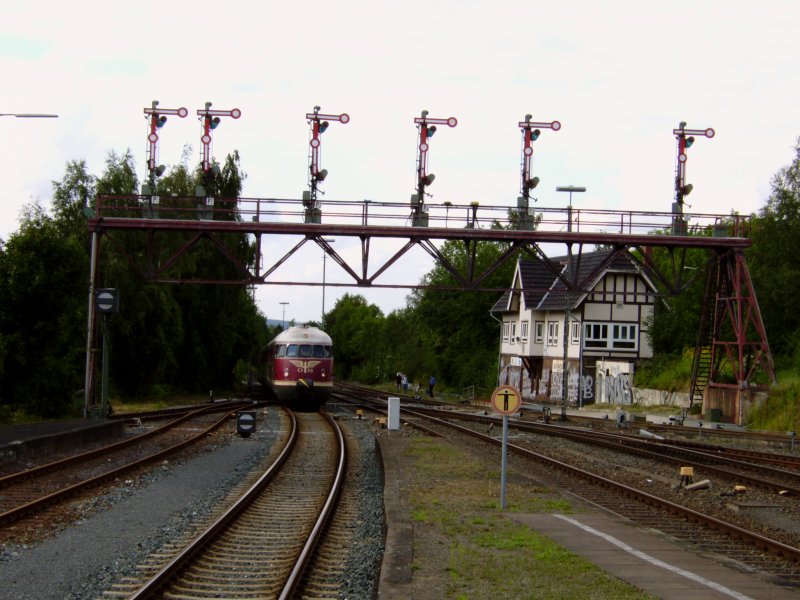 Bei seiner Abschiedsfahrt im August 07 erreicht der VT 08 (Weltmeisterzug) von Braunschweig kommend den Bahnhof Bad Harzburg.