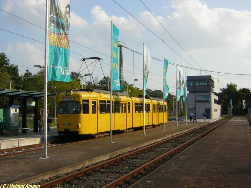 Bei der Sonderfahrt mit dem O-Triebwagen 111 (ex 902) 
am 03.09.2005 wurde auch die erst vor einigen Monaten
modernisierte Endstation am Stadion angefahren.