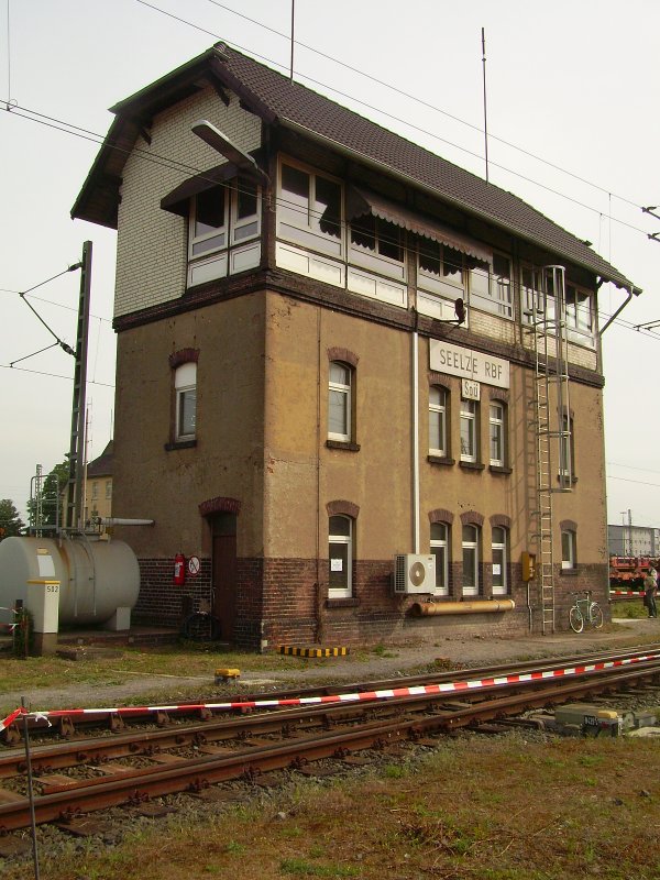 Beim 100 J�hrigen Geburstages des Seelzers Rbf.durft man auch ein Stellwerk besichtigen.