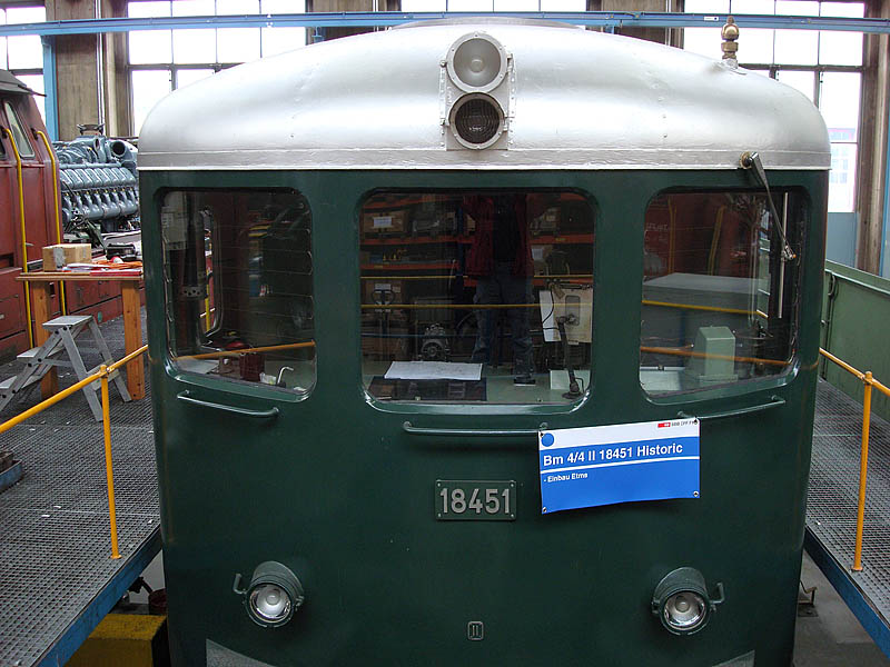 Beim Bm 4/4 II 18451 von SBB-Historic wird Etms eingebaut. Tag der offenen Tr im IW Biel, 19. Sept. 2009, 12:21