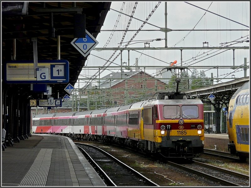 Beim IC Brssel-Amsterdam scheint es am 05.09.09 auch Probleme mit dem Steuerwagen zu geben, er befindet sich direkt hinter der Lok bei der Einfahrt in den Bahnhof von Roosendaal. (Jeanny)