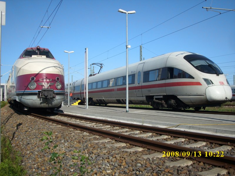 Beim Tag der offenen Tr im ICE-Werk Berlin Rummelsburg am 13.09.2008 bot sich die Gelegenheit das Treffen zwischen den SVT 175 und dem ICE 415 006 zu fotografieren.