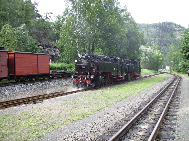Beim Umlaufen des Zuges f�r die R�ckfahrt nach Zittau, entstand dieses Bild am 16.06.06 in Oybin. 