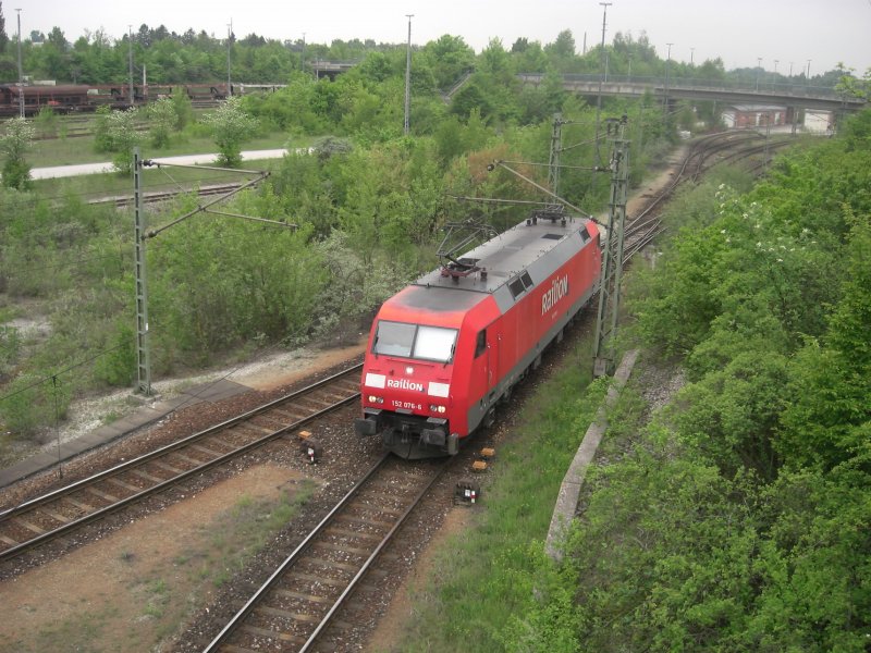 Beim verlassen des Rangierbahnhofes M�nchen-Nord fotografierten wir
am 15. Mai 2009 die 152 076-6.