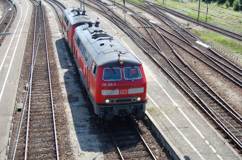 Beim Warten auf den EC aus Z�rich konnte ich in Lindau am 12.8.2009 die M�hldorfer 218 426-5 zusammen mit einer Schwesterlok ablichten.