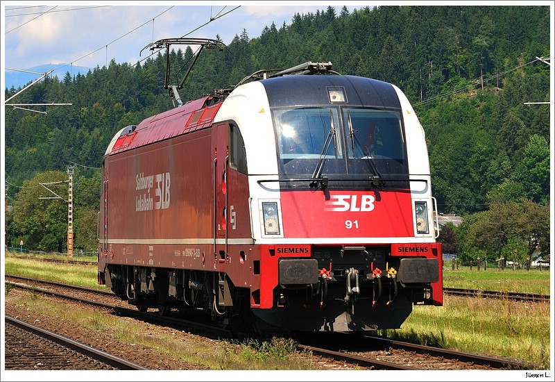 Beim Warten auf den EC211 begegnete mir SLB91 (1216.940), welche gerade als Lokzug Richtung Rosenbach unterwegs war. Ledenitzen, 19.8.2009.