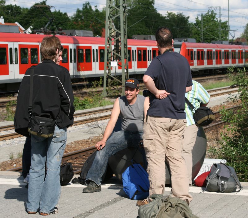 Beim Warten auf die Werbeloks in Trudering.