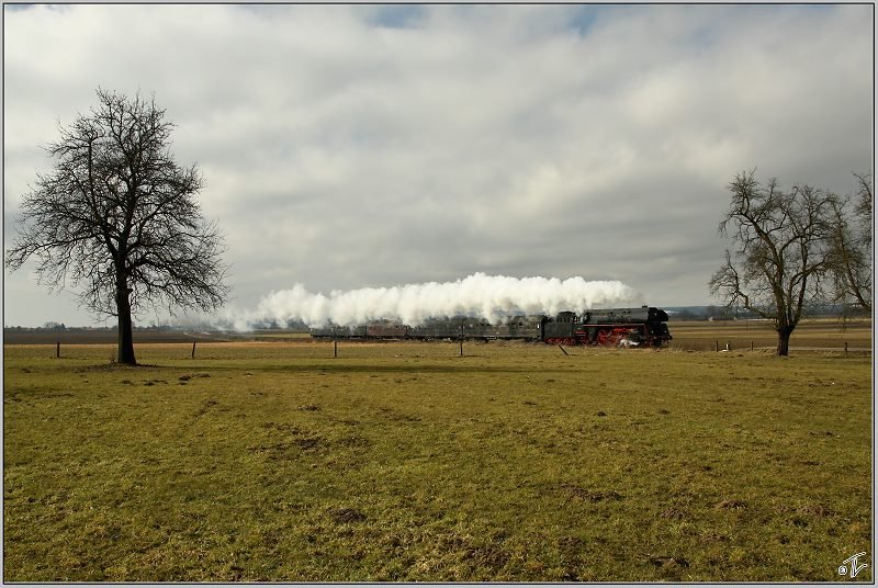Beim Winterdampf im Hausruck fhrt die Dampflok 01.533 der GEG mit SDZ 16188 von Simbach nach Attnang-Puchheim.
28.2.2009