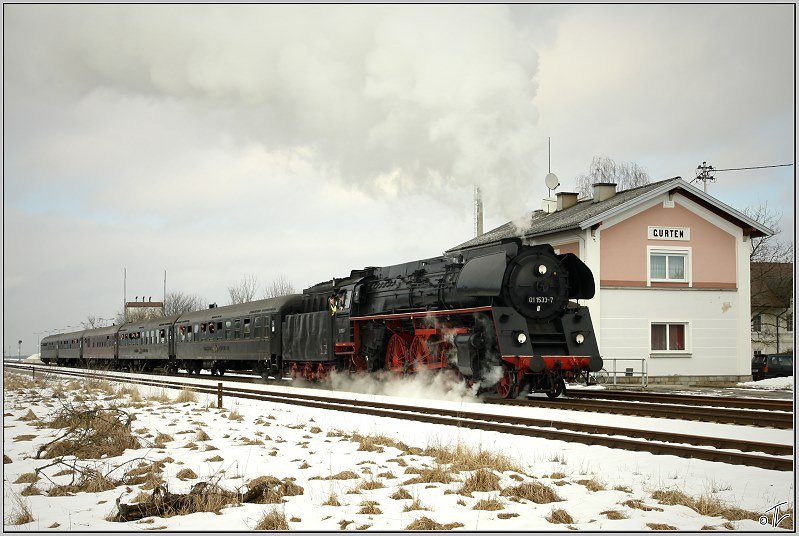 Beim Winterdampf im Hausruck fhrt die Dampflok 01.533 der GEG mit SDZ 16188 von Simbach nach Attnang-Puchheim. 
Gurten 28.2.2009