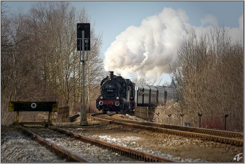 Beim Winterdampf im Hausruck fahren die beiden GEG Dampfloks 657.2770 & 638.1301 mit SDZ R16186 von Simbach nach Attnang-Puchheim. 
Mining 28.2.2009