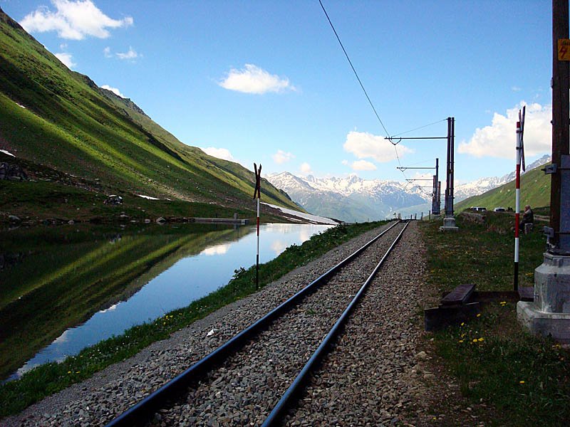 Bereits sommerlicher Blick vom Oberalppass Richtung Westen, 30. Juni 2008, 10:19