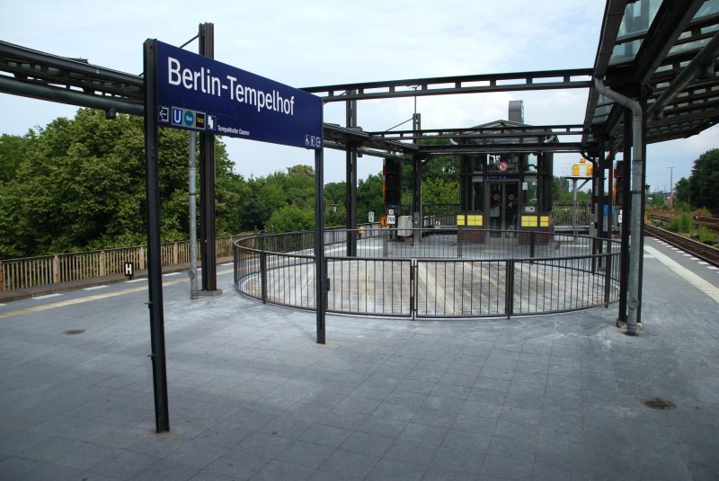 BERLIN, 01.07.2009, S-Bahnhof Tempelhof
