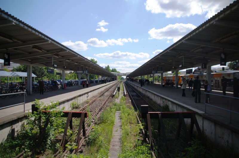 BERLIN, 12.05.2009, Bahnhof Ahrensfelde, Halt für S-Bahnlinie S7 und Regionalverkehrslinie OE25