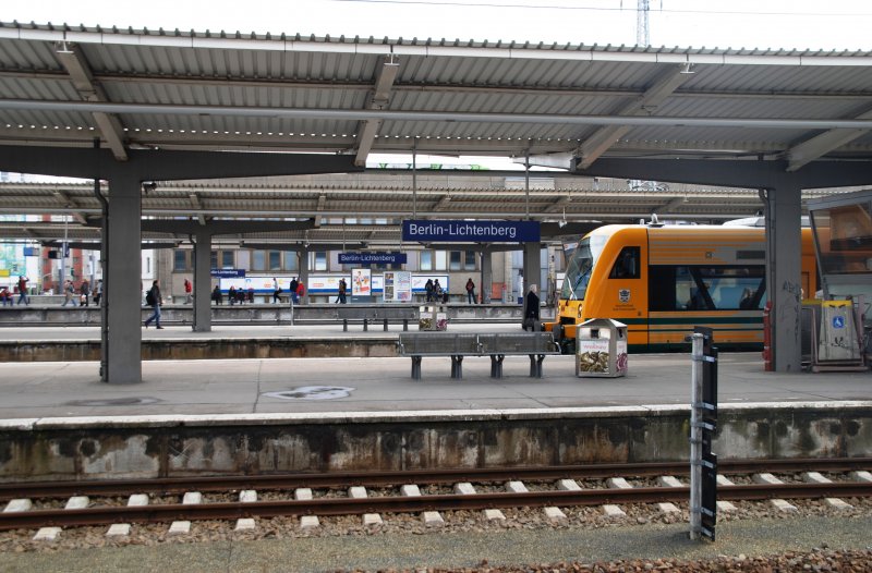 BERLIN, 14.03.2009, Bahnhof Lichtenberg, rechts OE25 nach Werneuchen