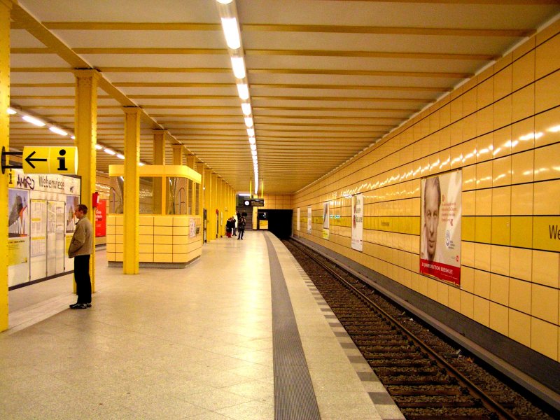 BERLIN, 16.11.2004, U-Bahnhof Weberwiese (U-Bahnlinie U5)