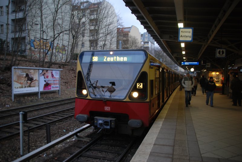 BERLIN, 24.02.2008, S8 nach Zeuthen im Bahnhof Prenzlauer Allee