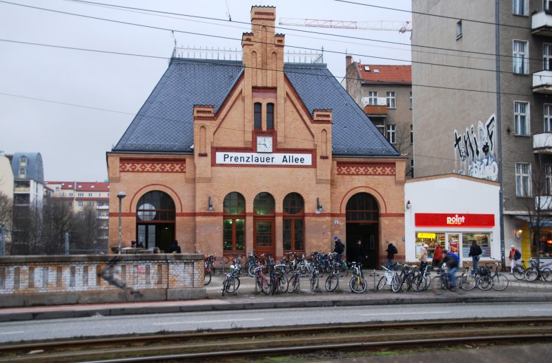 BERLIN, 24.02.2009, S-Bahnhof Prenzlauer Allee an der Ringbahn