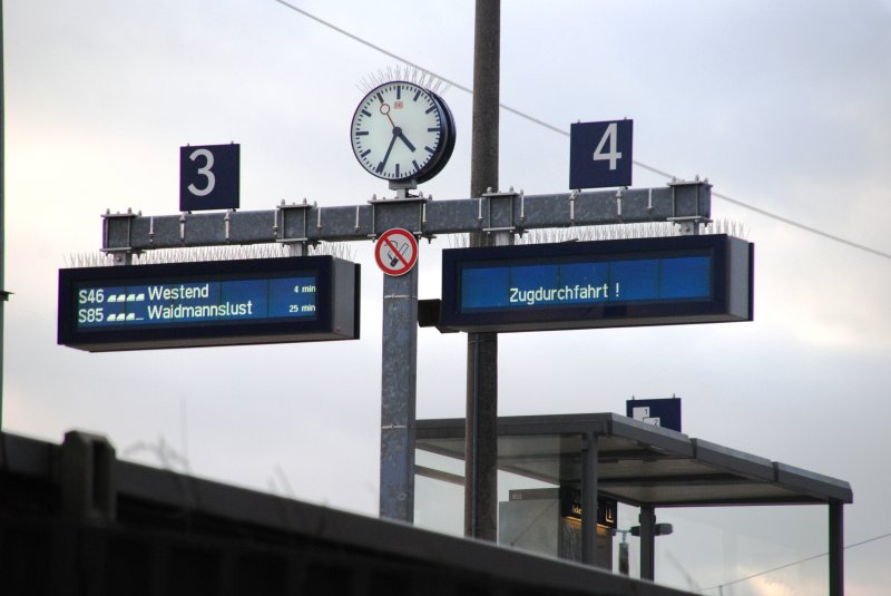 BERLIN, 27.02.2009, Zugzielanzeiger im S-Bahnhof Berlin-Grünau 
