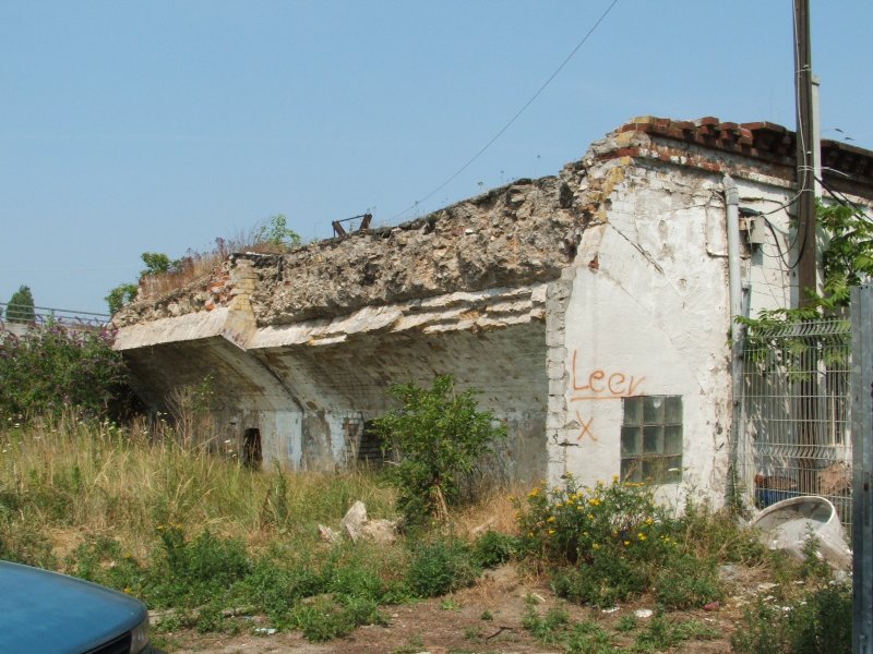 Berlin am U-Bhf Gleisdreieck:  Querschnitt o.-bruch durch die ehem. Trasse der Ringbahn zum Potsdamer Bahnhof.13.7.06