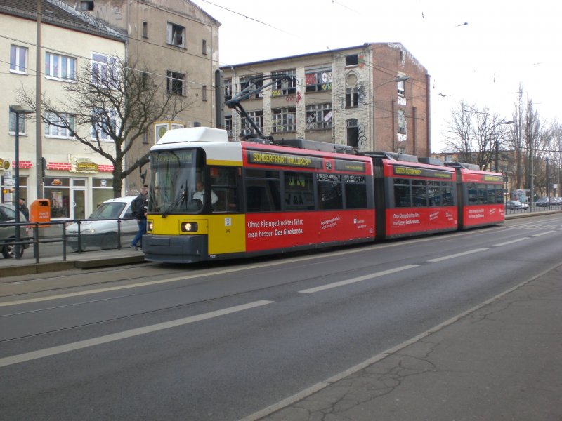 Berlin: Straenbahnlinie 62 nach Wendenschlo am S-Bahnhof Kpenick.