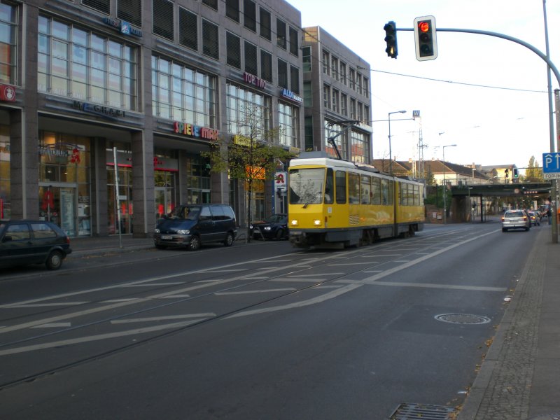 Berlin: Straenbahnlinie 68 nach Alt-Schmckwitz am S-Bahnhof Kpenick.