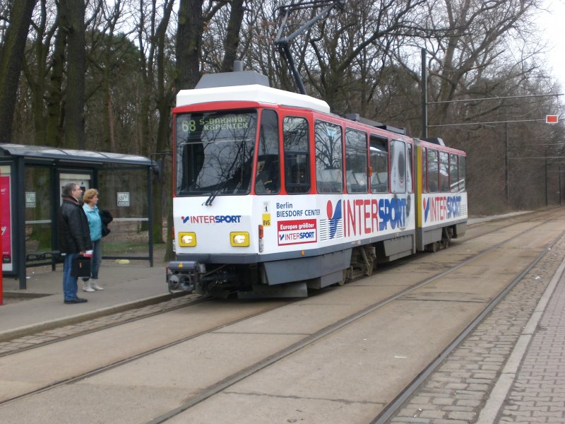 Berlin: Stra�enbahnlinie 68 nach S-Bahnhof K�penick am S-Bahnhof Gr�nau.
