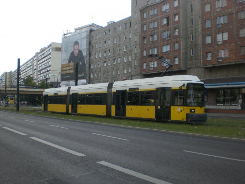 Berlin: Straenbahnlinie M2 nach Heinersdorf am S+U Bahnhof Alexanderplatz.