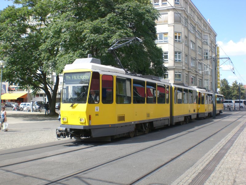 Berlin: Straenbahnlinie M4 nach Falkenberg am S+U Bahnhof Alexanderplatz.