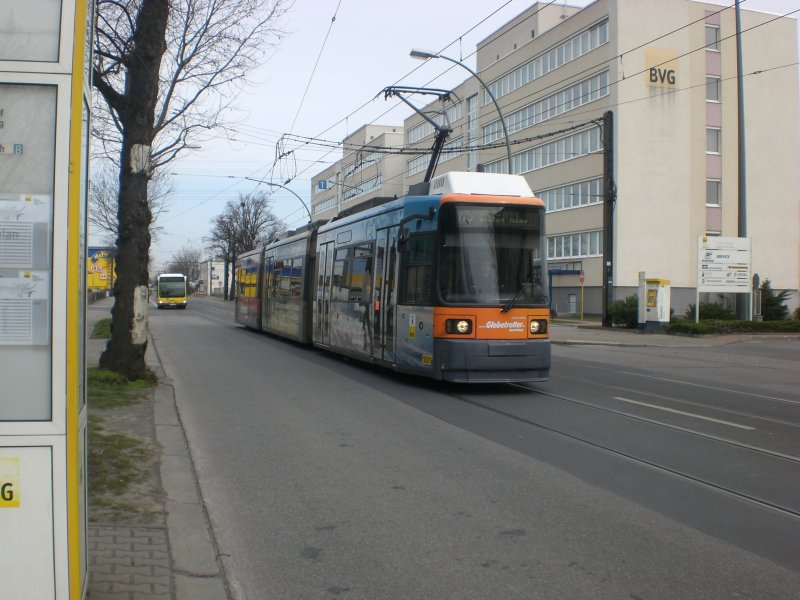 Berlin: Stra�enbahnlinie M5 an der Haltestelle Betriebshof Lichtenberg.