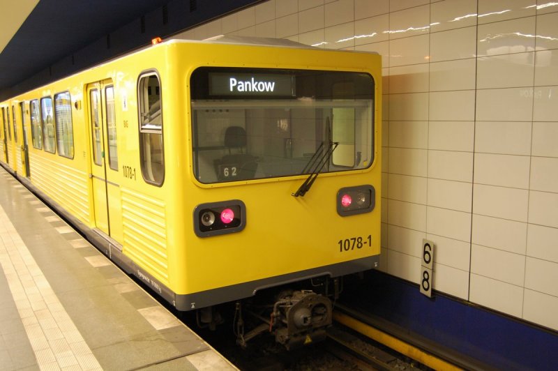 Berliner U-Bahn Typ  G  im Bahnhof PANKOW, U2
