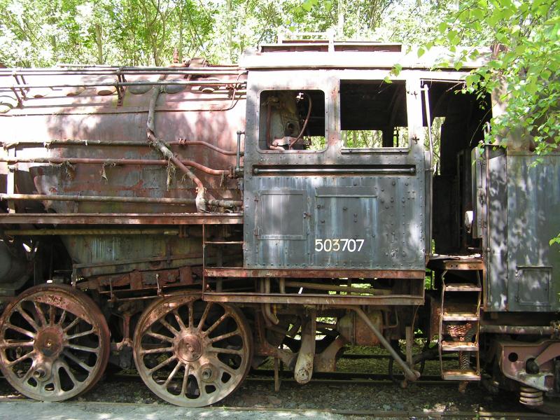 Berlin,Naturpark Schneberger Sdgelnde.Das Fhrerhaus der 50 3707-2 Kuppel und Treibstangen sind keine mehr vorhanden.
Bln.26.05.05