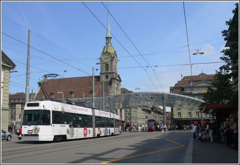 Bern mobil Be 4/8 741 vor der Heiliggeistkirche am Hauptbahnhof in Bern. (22.08.2009)