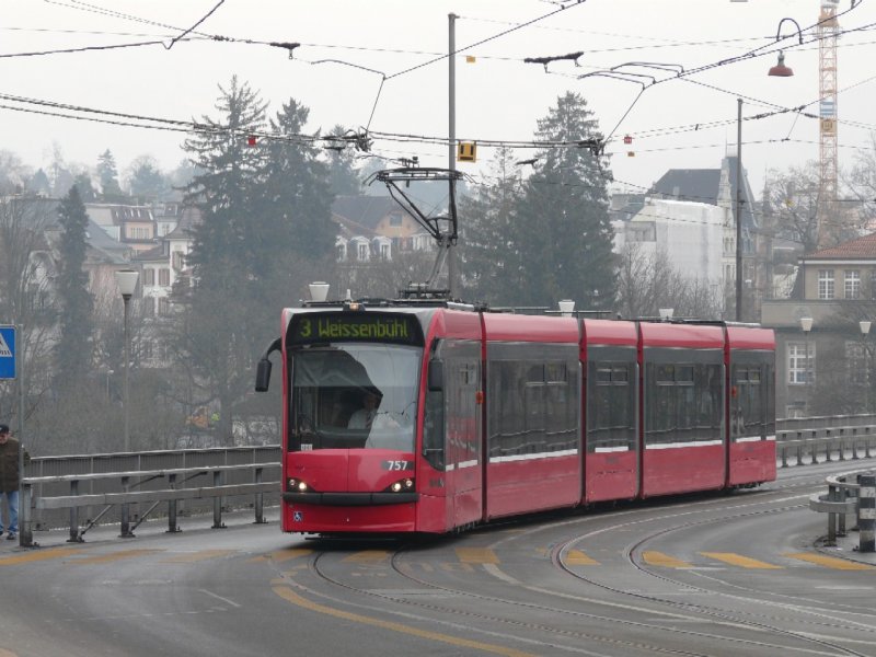 Bern mobil - Combino Tram Nr. 757 unterwegs auf der Linie 3 Weissenbhl am 03.01.2008