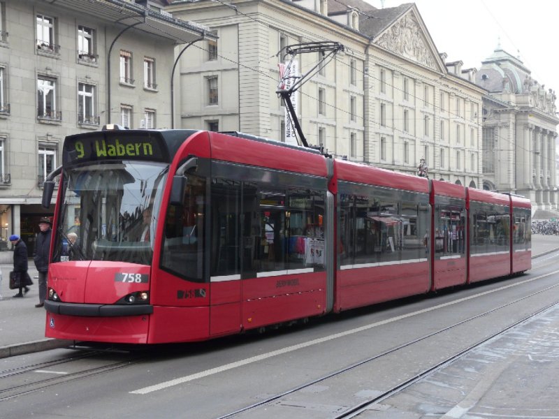 Bern mobil - Combino Tram 758 unterwegs auf der Linie 9 Wabern am 03.01.2008