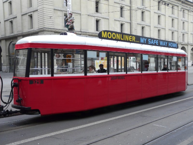 Bern Mobil- Einer den letzten Strassenbahn Anhnger B 329  unterweg in den Gassen von Bern am 03.01.2008