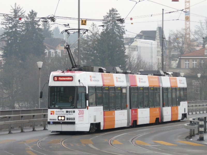 Bern mobil - Tram Be 4/8 739 mit Vollwerbung unterwegs auf der Linie 5 Fischermtteli am 03.01.2008