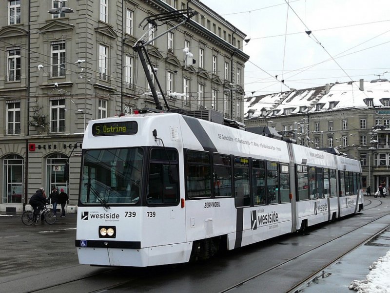 Bern mobil - Tram Be 4/8  739 unterwegs auf der Linie 5 in Bern am 12.12.2008
