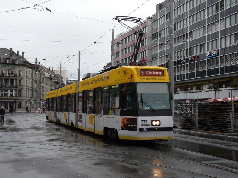 Bern Mobil - Triebwagen Be 4/8 732 mit Vollwerbung unterwegs auf der Linie 5 Ostring am 09.12.2007